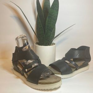 Sz 11 Grey Leather MUK LUKS Sandals
